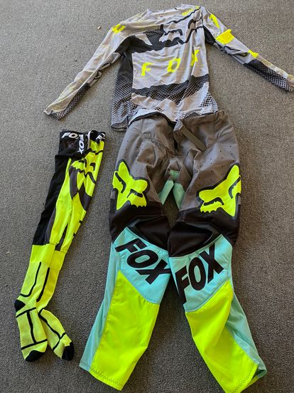 Fox Racing Apparel - Size M