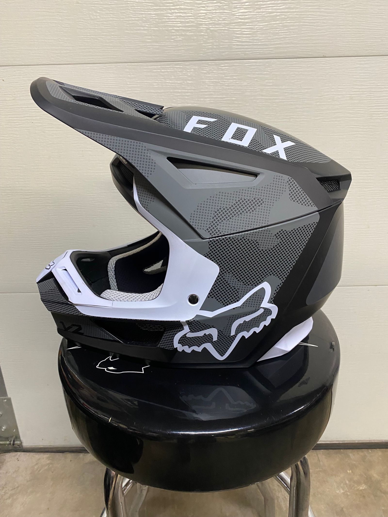 Fox clearance v2 black