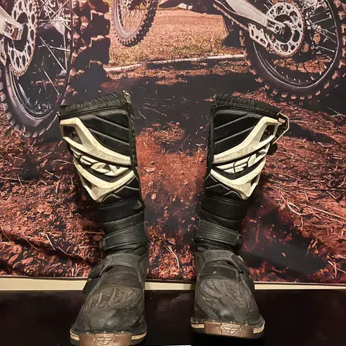 Fly top youth boots
