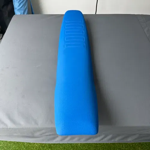 Husky Heritage Edition Seat