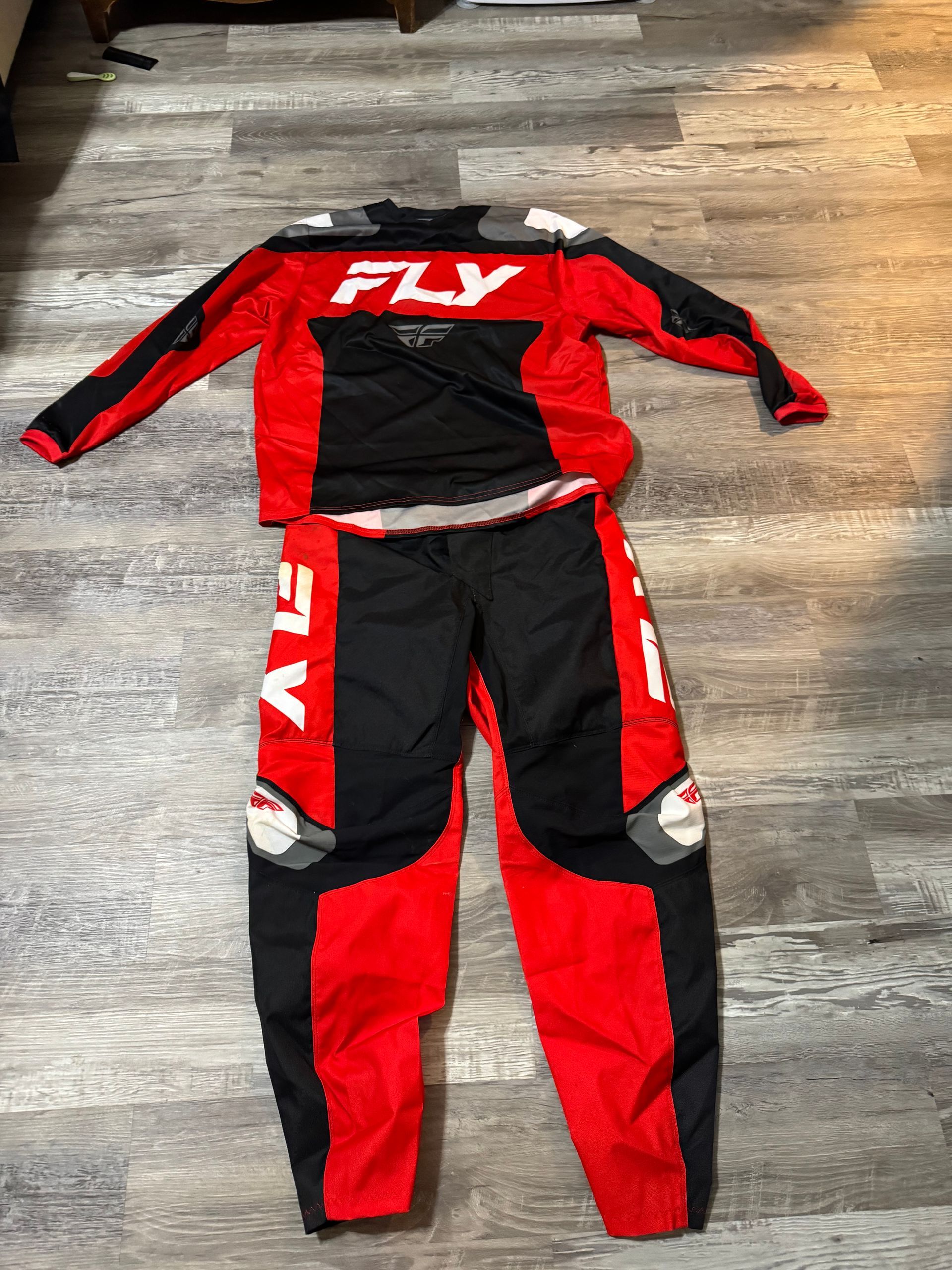 Fly F-16 Gear With Gloves. 