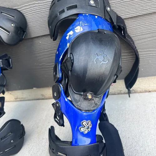 Asterisk Knee Braces 