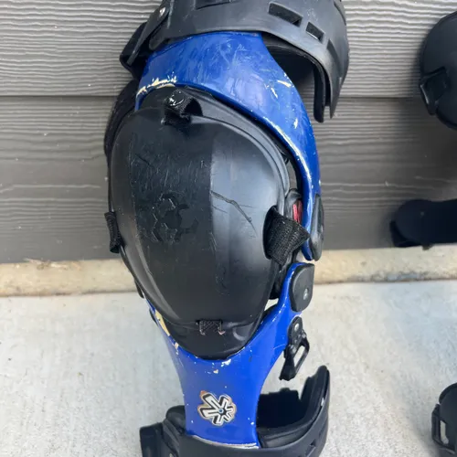 Asterisk Knee Braces 