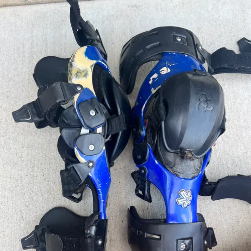 Asterisk Knee Braces 