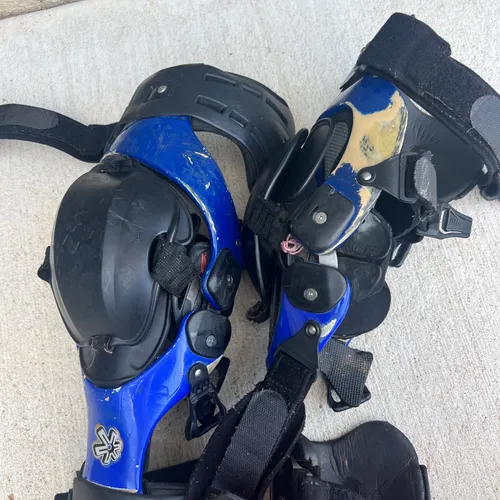 Asterisk Knee Braces 