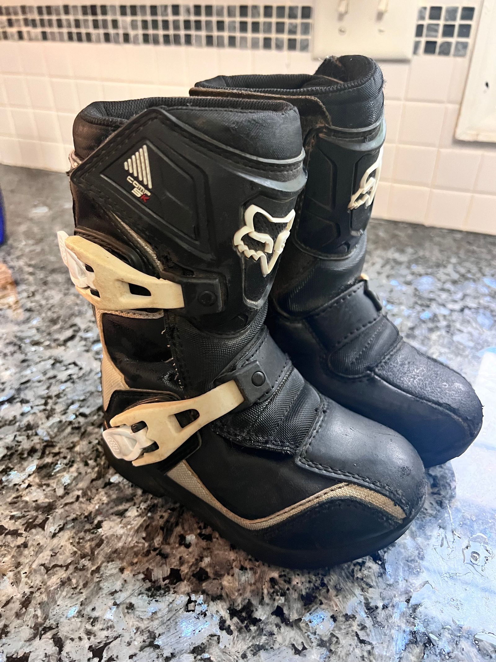 Youth Fox Racing Boots Size 12