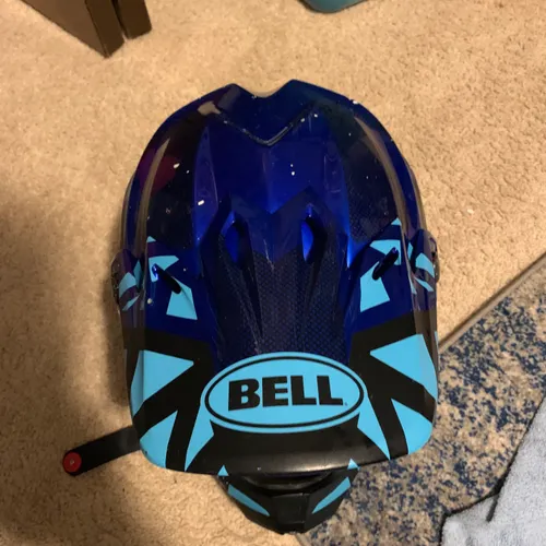 Bell Moto 9 MIPS Helmets - Size Medium