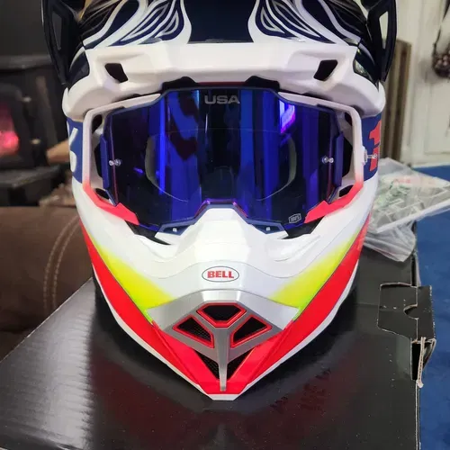 Bell Moto-10 Spherical LE ET3