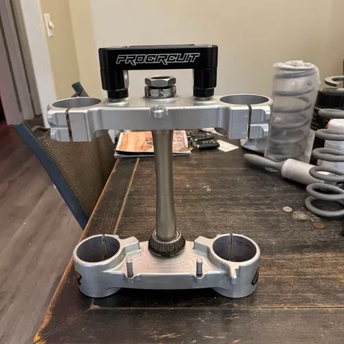 Pro Circuit Triple Clamps And Bar Mounts