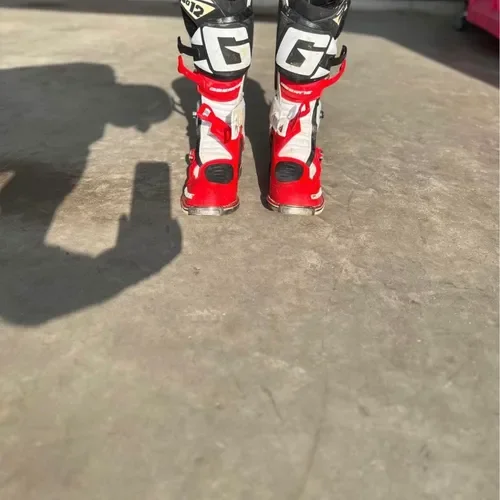Gearne SG-12 Mx Boots Red/white/black. 