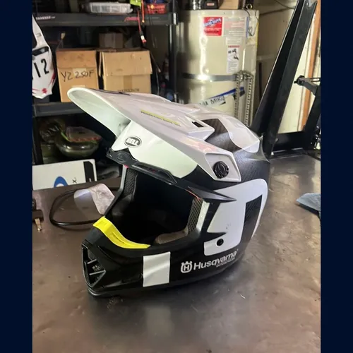 Bell Helmets - Size L