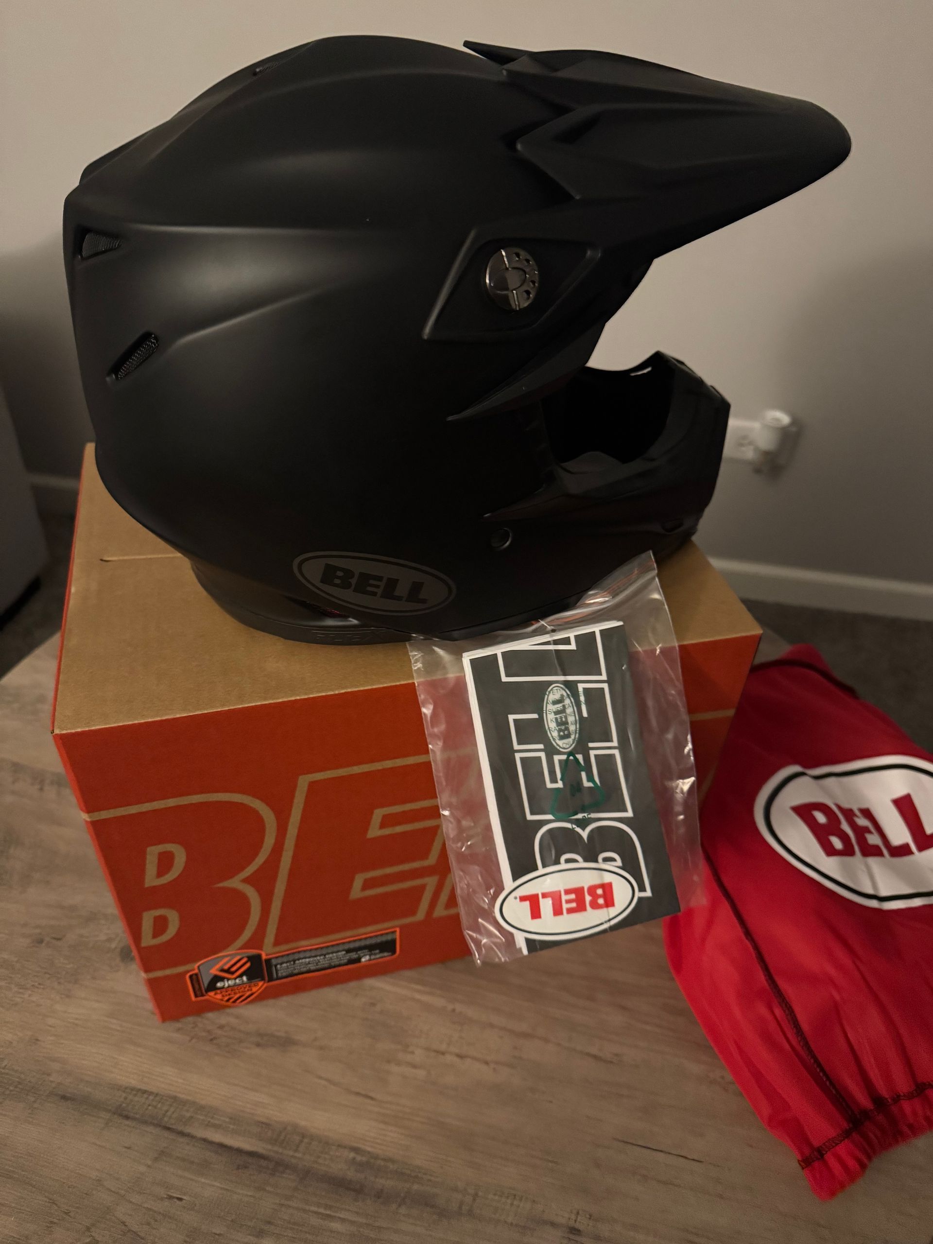 Bell Moto-9S Flex- NEW