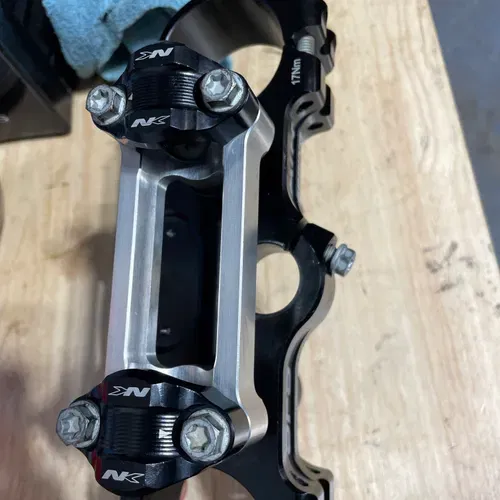 Neken SFS Air Spring Triple Clamp