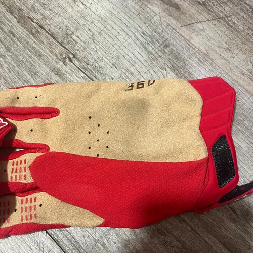 Fox 360 red leather palm gloves