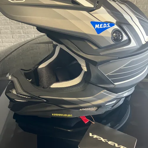 Shoie VFX-EVO pinnacle xl new Helmet