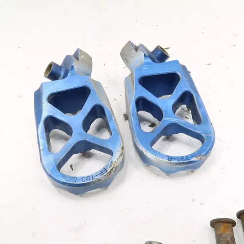 Yamaha YZ450F Flo Pro Series Footpegs Foot Pegs Pair Blue 2020 YZ450