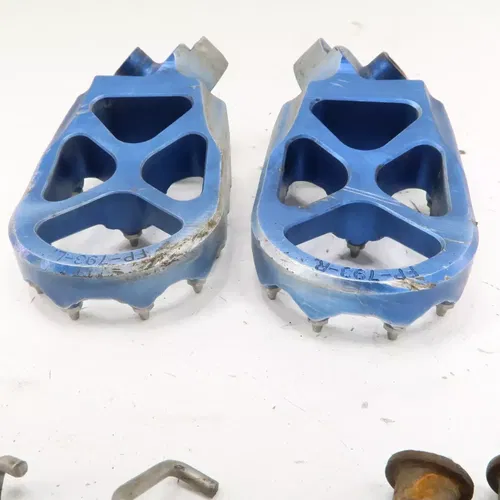 Yamaha YZ450F Flo Pro Series Footpegs Foot Pegs Pair Blue 2020 YZ450