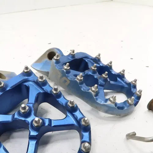 Yamaha YZ450F Flo Pro Series Footpegs Foot Pegs Pair Blue 2020 YZ450