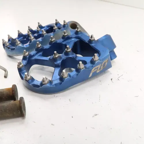 Yamaha YZ450F Flo Pro Series Footpegs Foot Pegs Pair Blue 2020 YZ450