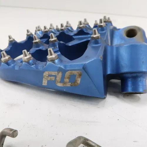 Yamaha YZ450F Flo Pro Series Footpegs Foot Pegs Pair Blue 2020 YZ450