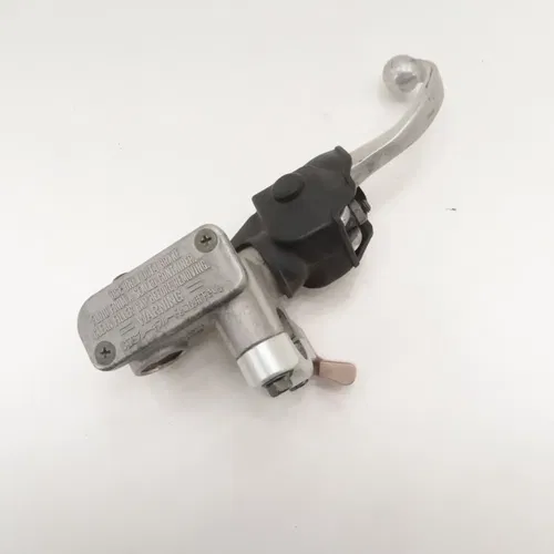 Yamaha WR400 - Front Brake Master Cylinder w/ Lever - 2000 WR 400