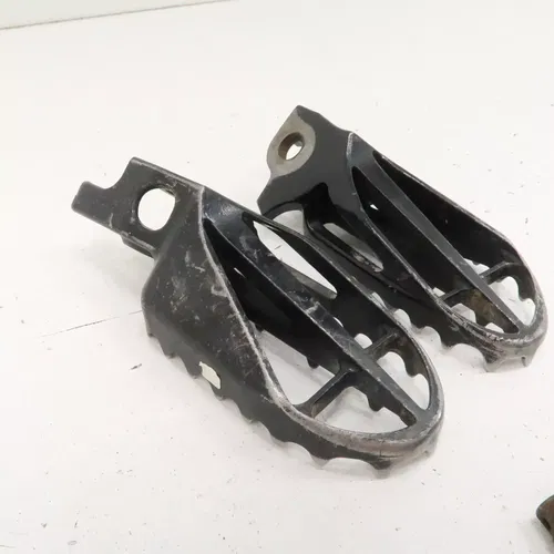 Honda CRF250R - Stock Foot Peg Set Pegs - 2004 CRF 250R OEM