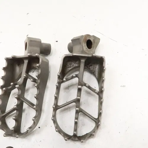 Yamaha YZ250F - Stock Foot Peg Set Pegs w/ Springs - 2006 YZ 250F OEM