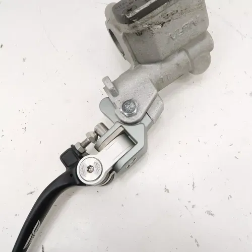 Honda CRF450R - Stock Front Brake Master Cylinder w/ Lever - 2006 CRF 450 OEM