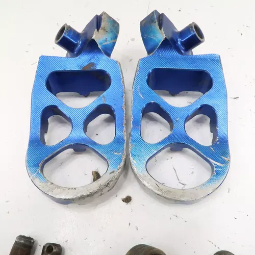 Yamaha YZ450F - Blue CNC Foot Peg Set Footpegs - 2018 YZ450