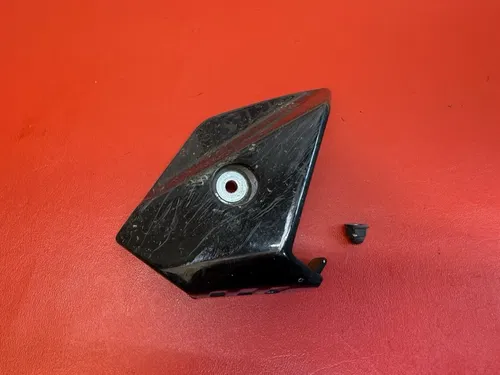 2007 HONDA ELITE 80 RIGHT PILON STEP COVER 50621-GE1-670ZG CH80 STOCK OEM 85-07