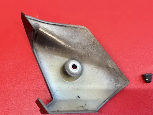 2007 HONDA ELITE 80 RIGHT PILON STEP COVER 50621-GE1-670ZG CH80 STOCK OEM 85-07