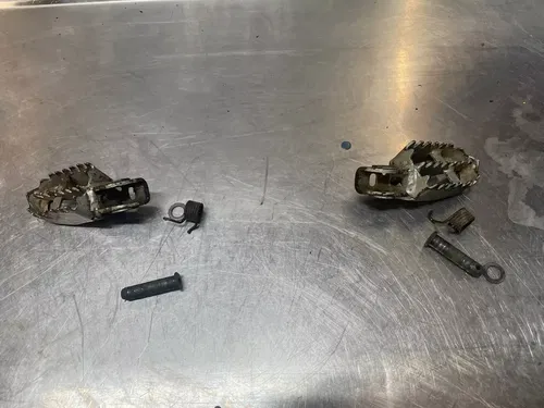 2004 Suzuki RM65 Kawasaki KX65 Foot Pegs Left Right Peg