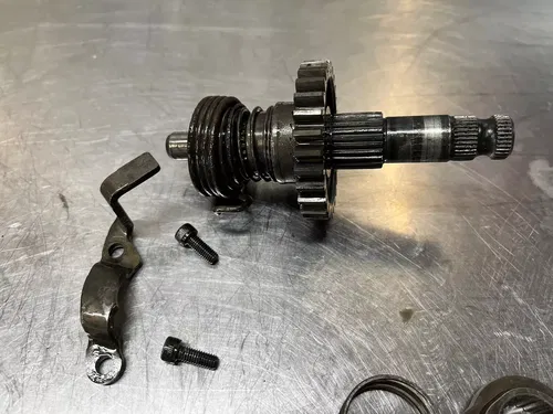 Kick Start Starter Shaft Gear 1984 Honda XR350R XR350 spindle