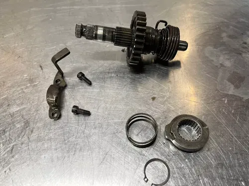 Kick Start Starter Shaft Gear 1984 Honda XR350R XR350 spindle