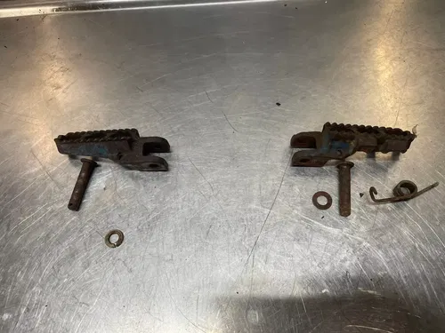 1985 Suzuki RM125 RM 125 Left Right Foot Peg Pegs