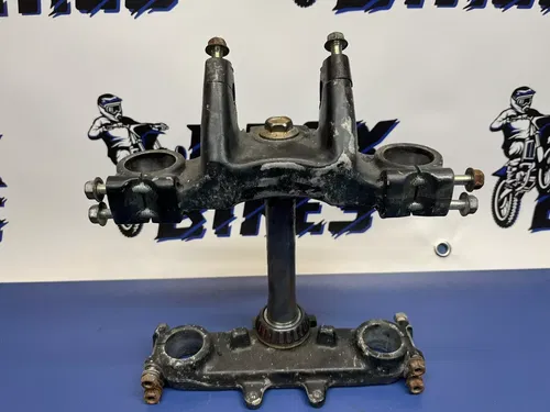 1977 1978 Yamaha IT175 IT 175 Steering Stem Triple Tree