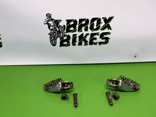 2002 Kawasaki KX65 KX 65 Suzuki RM65 Foot Pegs Rest