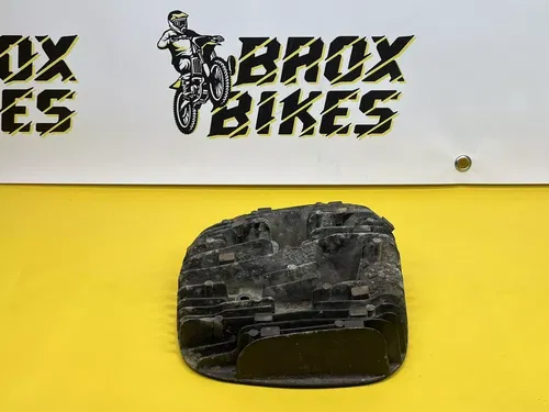 1982 Suzuki PE175 PE 175 Cylinder Head