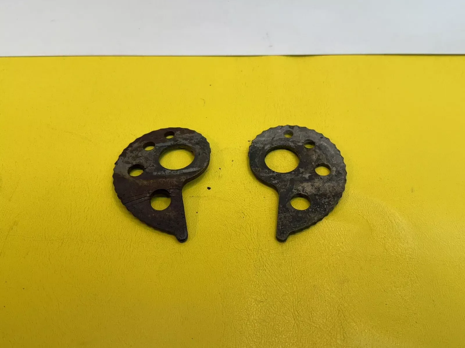 OEM 1990 SUZUKI DR350ES DR 350 DR350 REAR WHEEL AXLE CHAIN ADJUSTER Block