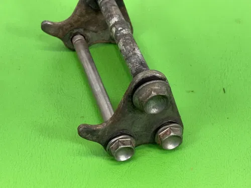 2011 KAWASAKI KX250F FRONT ENGINE MOUNT HANGER BRACKET Bolt 32190-0461 KX250