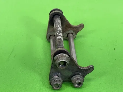 2011 KAWASAKI KX250F FRONT ENGINE MOUNT HANGER BRACKET Bolt 32190-0461 KX250