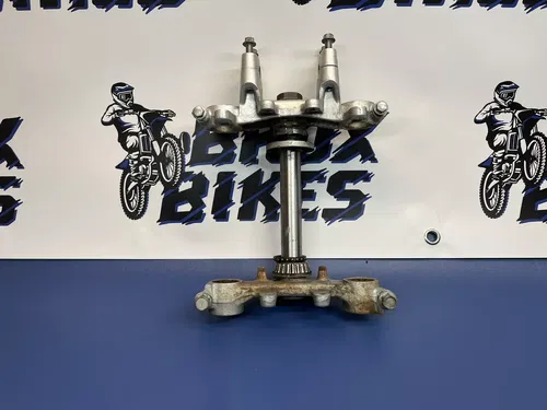 2004 Yamaha TTR125 TT-R125 Steering Stem Triple Tree