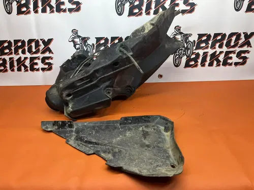 2005 KTM 300 EXC 300EXC Air Filter Box Cleaner Airbox