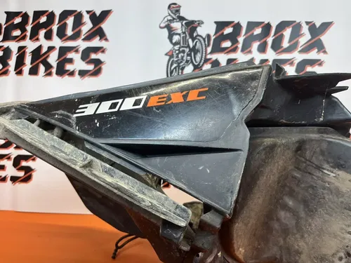 2005 KTM 300 EXC 300EXC Air Filter Box Cleaner Airbox