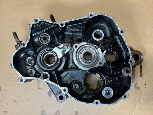 1984 Yamaha YZ125 YZ 125 Left Side Crankcase Engine Case Half