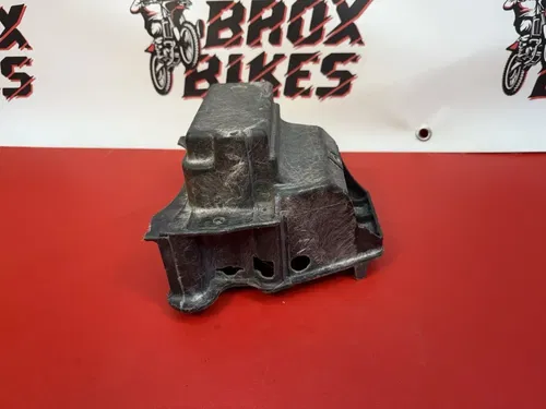 Honda 1985-2007 CH80 80 Elite Scooter Battery Box Tray Holder Base OEM *