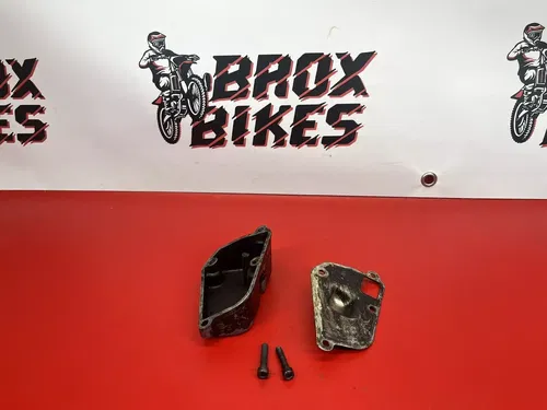 1984 Honda CR250R CR250 CR 250 250R ATAC Cylinder Cover Separator