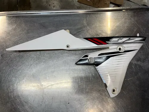 2014 Yamaha YZ450f YZ450 Side Cover Radiator Shroud Left Right