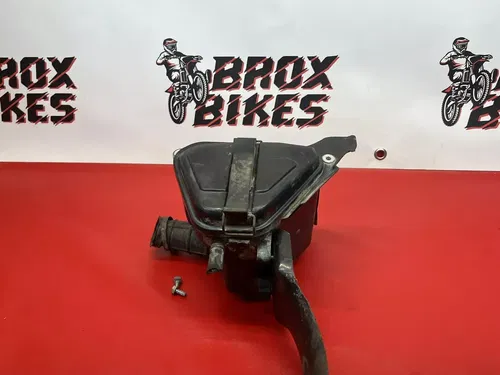 1990 Honda XR100R XR100 XR 100 Air Box Filter Intake Snorkel XR80 Mud Flap Guard