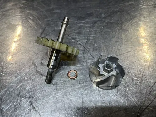 1999 Honda CR500 CR 500 Water Pump Impeller Shaft Gear